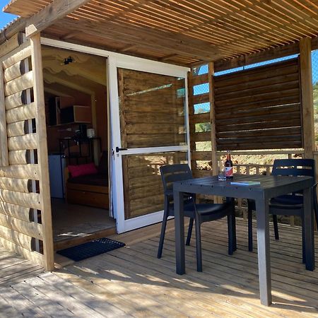 Camping Les Amandiers Castelnau-de-Guers المظهر الخارجي الصورة