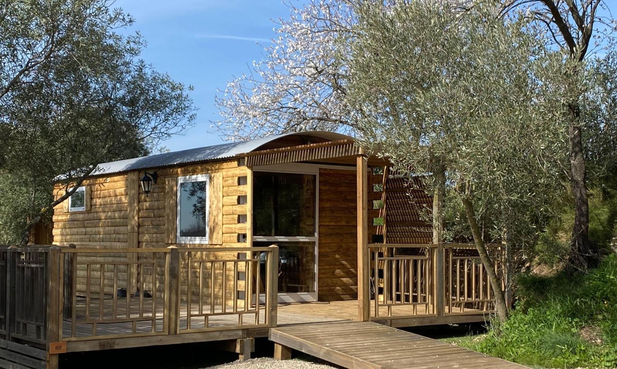 Camping Les Amandiers Castelnau-de-Guers المظهر الخارجي الصورة